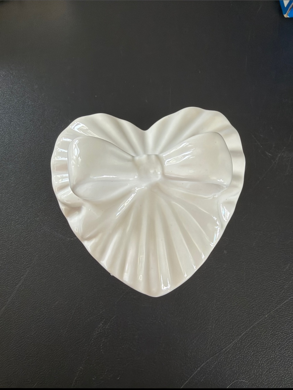 Heart-Shaped Ceramic Bowl with Bow Accent - White